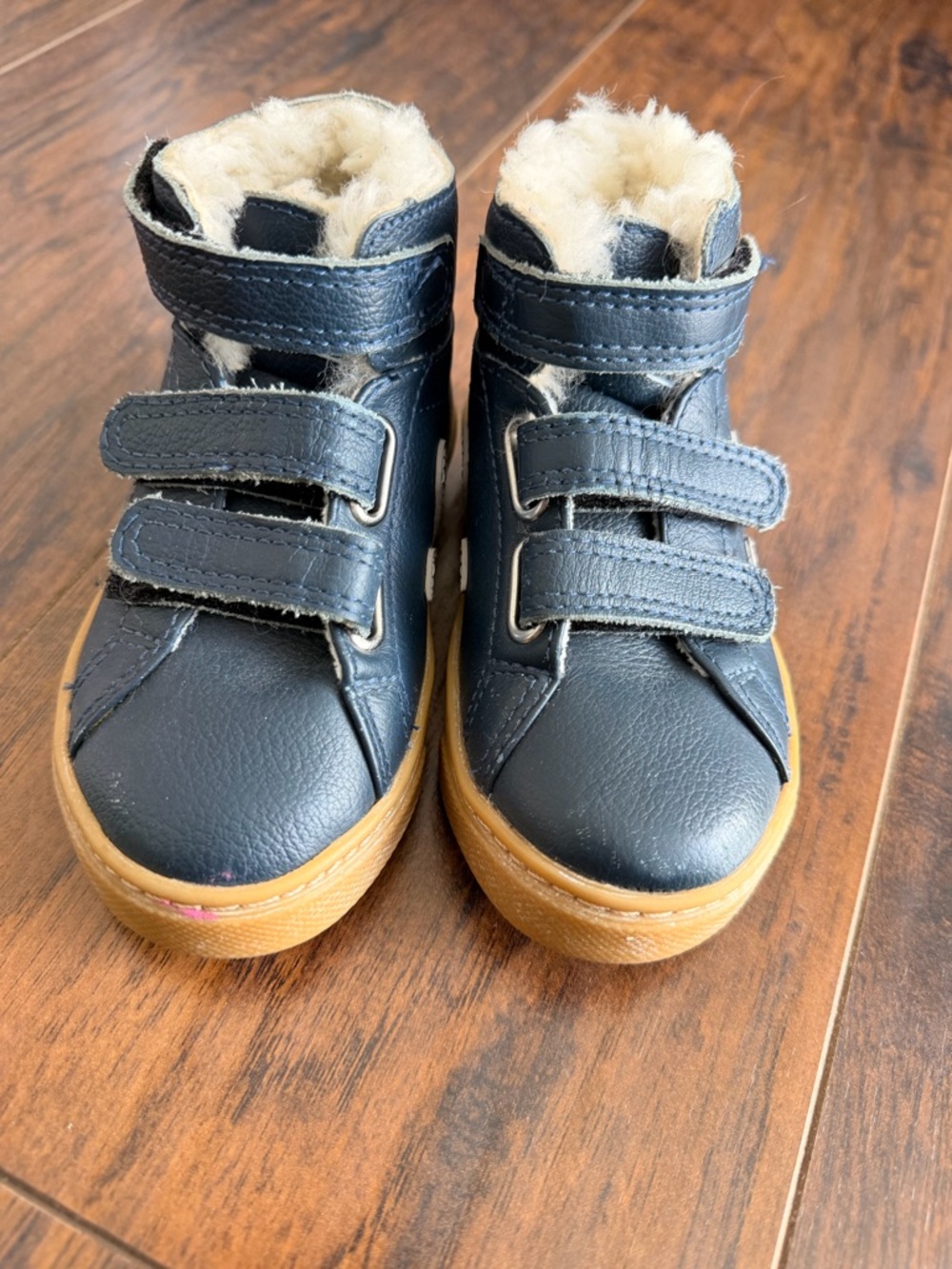 VEJA Little Kid's Small Esplar Mid Top Fur Lined Leather Sneakers US 8.5